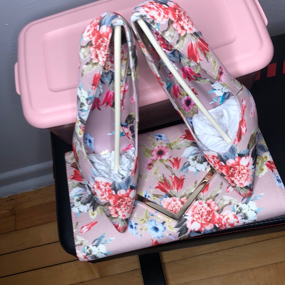 Heels and clutch brush pink with 🌸 Flowers print!